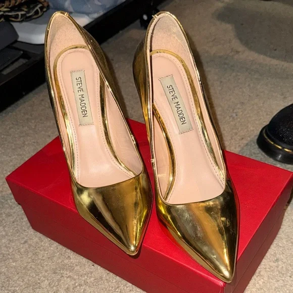 Steve Madden Metallic Gold Heels - Picture 1 of 5
